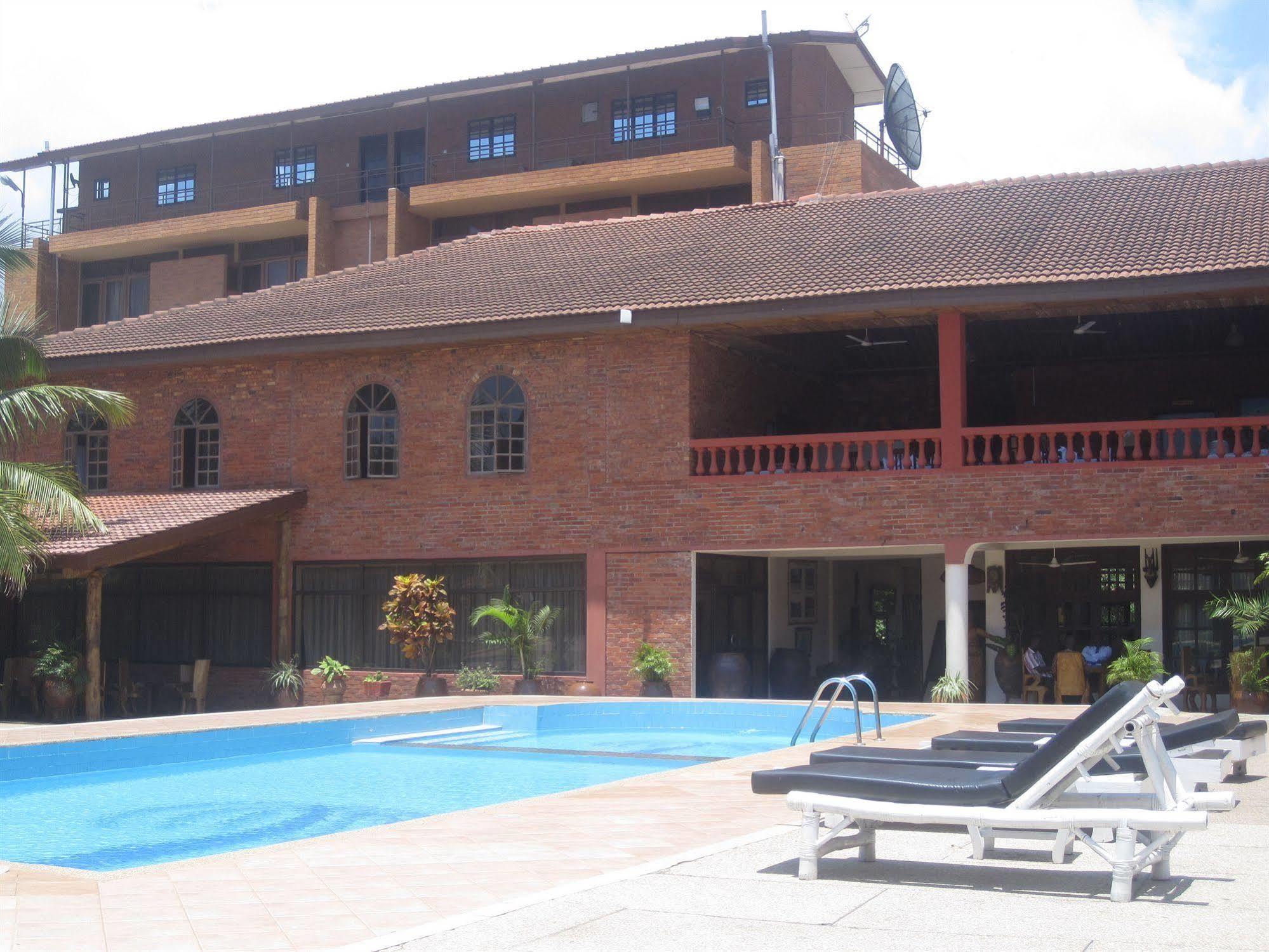 Coconut Grove Regency Hotel Accra Exterior photo