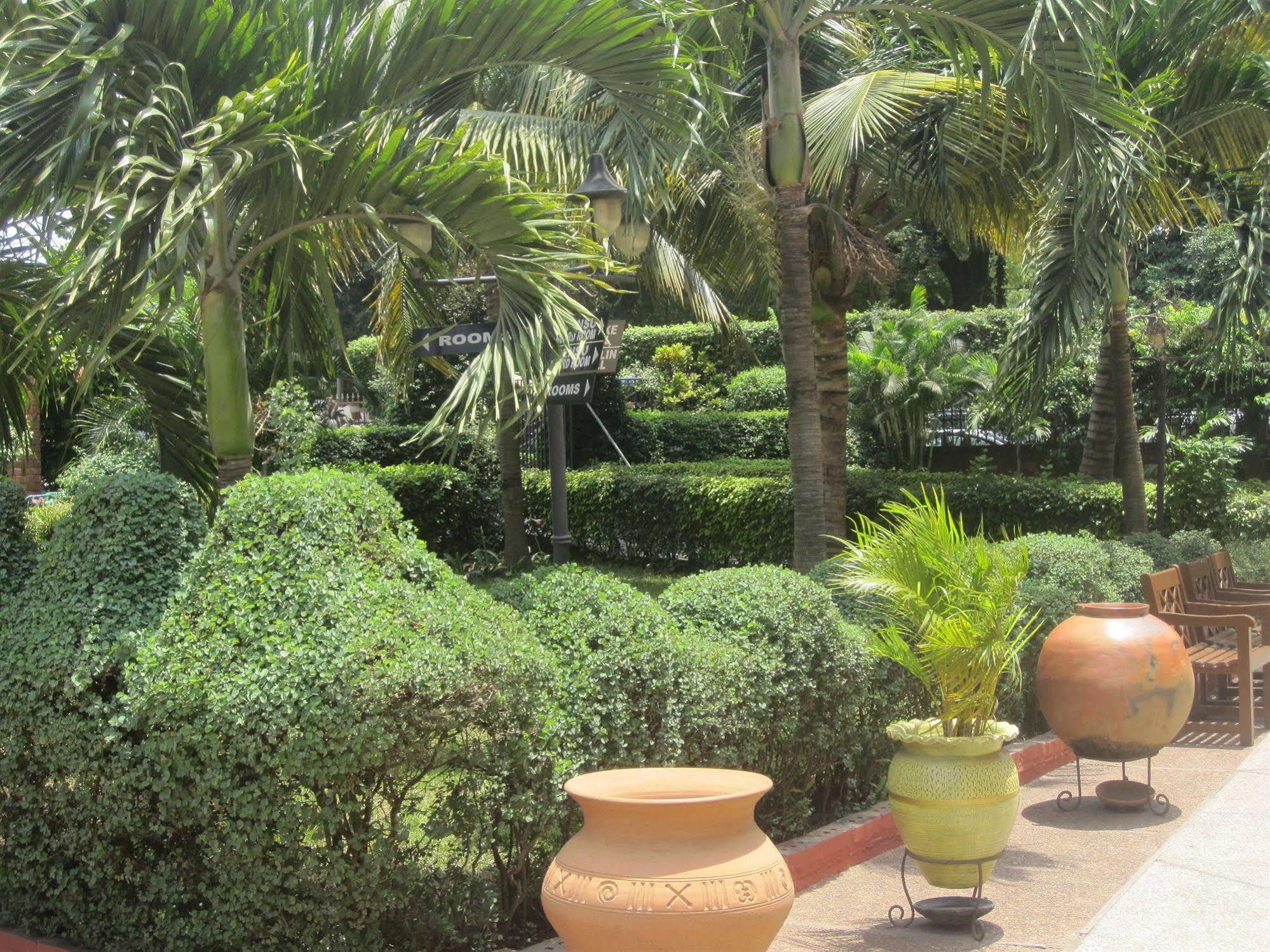 Coconut Grove Regency Hotel Accra Exterior photo